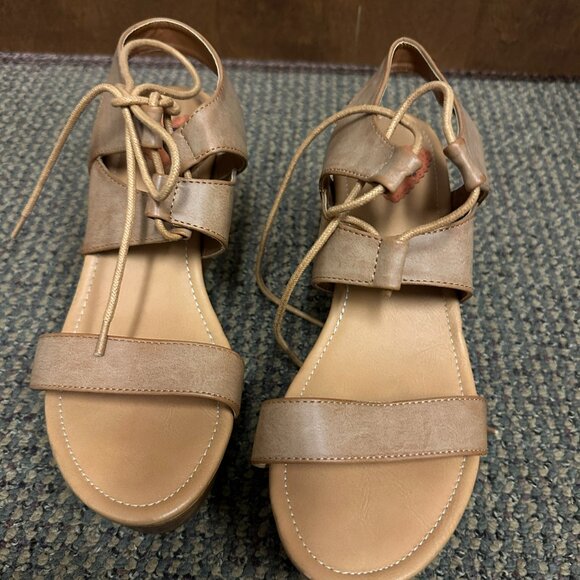 Rocket Dog Tan Wedges - Size 9 - Picture 2 of 4